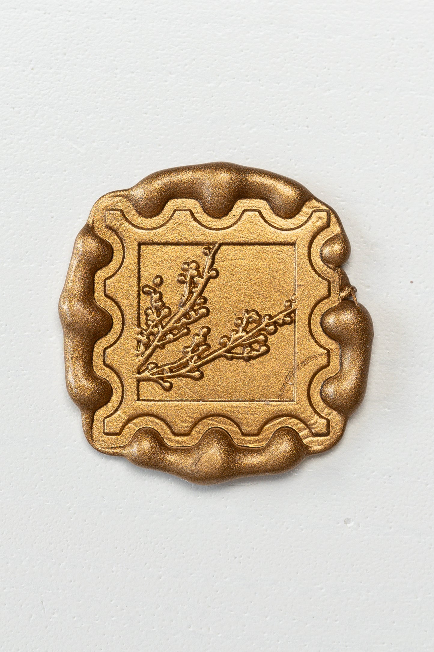 Gold wax seal with winterberries design and scalloped edge, elegant stamp style for envelopes and stationery