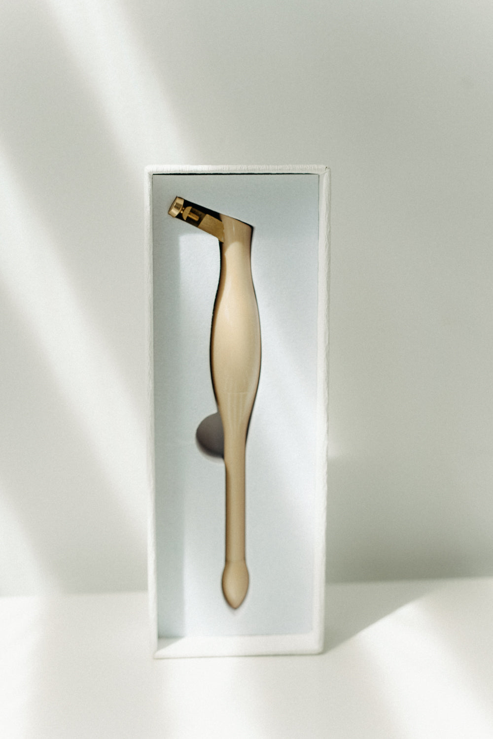 Universal oblique calligraphy pen holder in a neutral beige finish for pointed pen lettering and calligraphy.